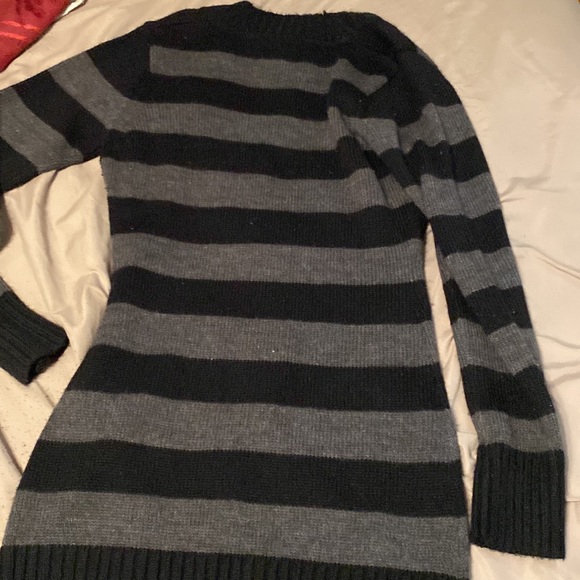 Large Sweater - Picture 3 of 4